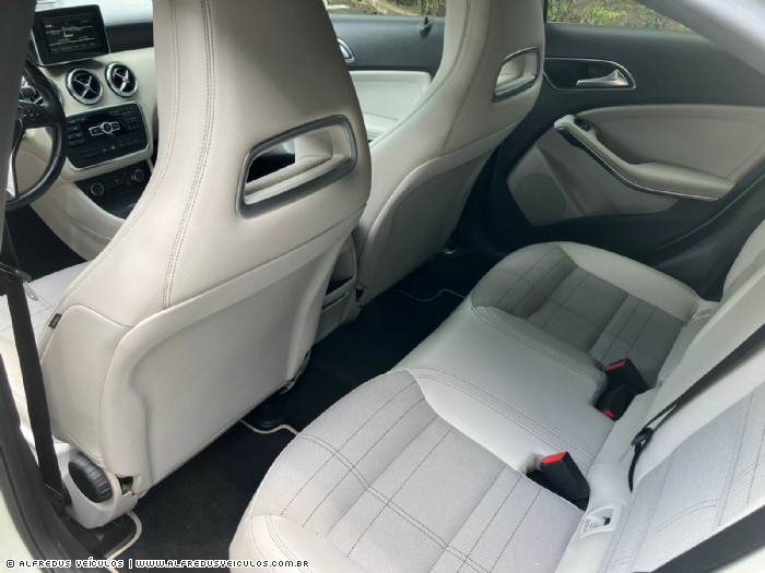 Mercedes-Benz A 200 1.6 TURBO URBAN 2014/2015